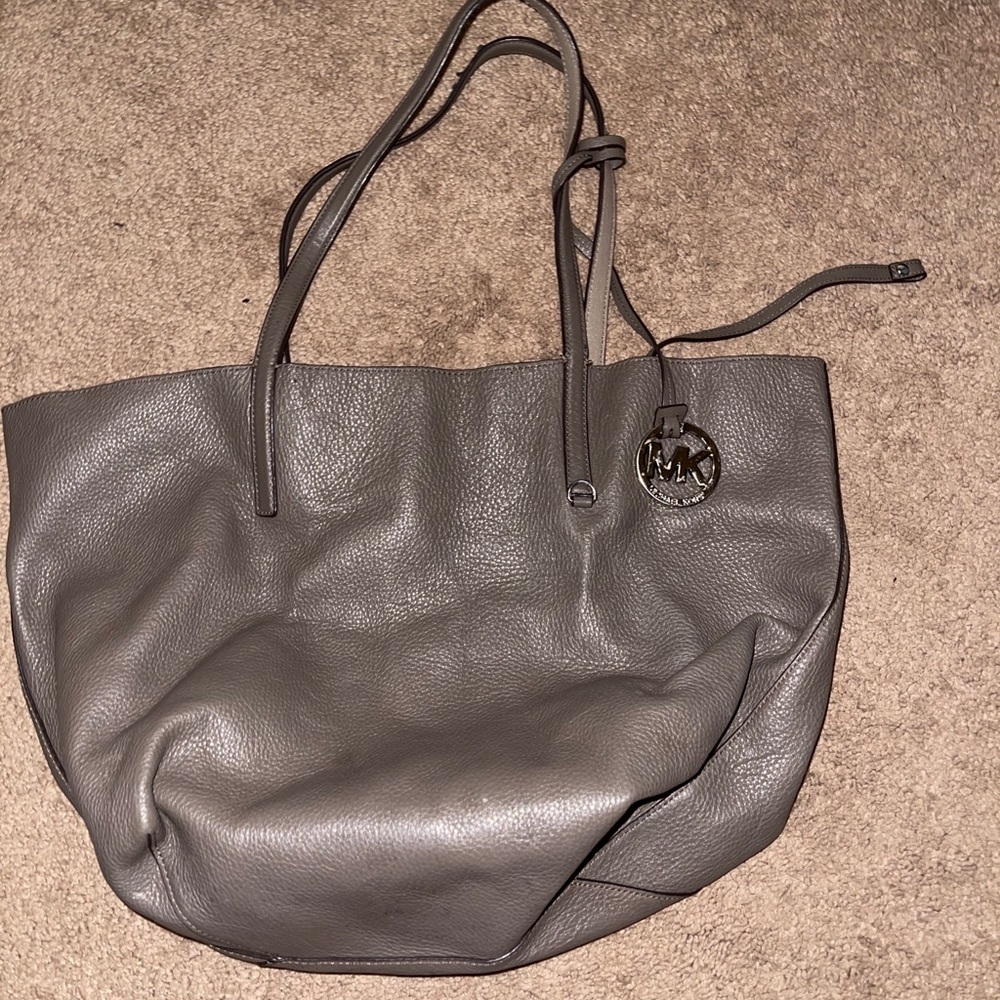 ✨SOLD✨Reversible MK tote bag